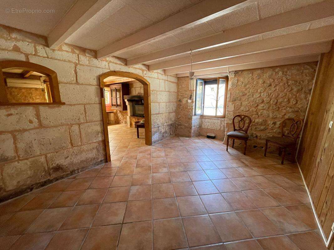 Maison à LEGUILLAC-DE-CERCLES