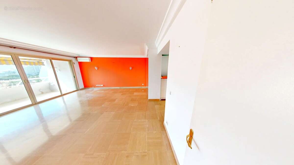 Appartement à VILLENEUVE-LOUBET