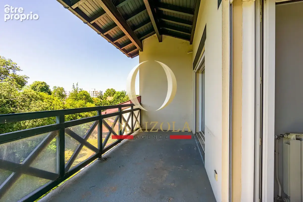 ANGLET - Appartement T2 avec vaste terrasse, cave et parking. - photo 2
