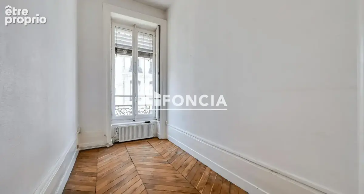 Lyon 1er – Charmant T2 Bis traversant avec cave, au cœur de la Presqu'île - photo 3