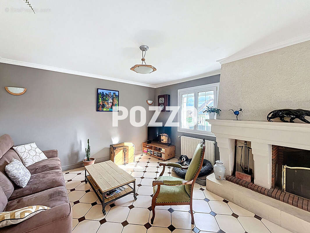 Maison à FEUGUEROLLES-BULLY