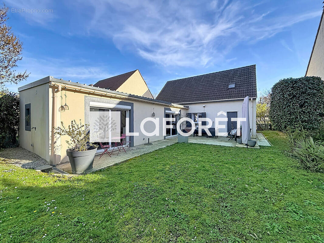 Maison à MOISSY-CRAMAYEL