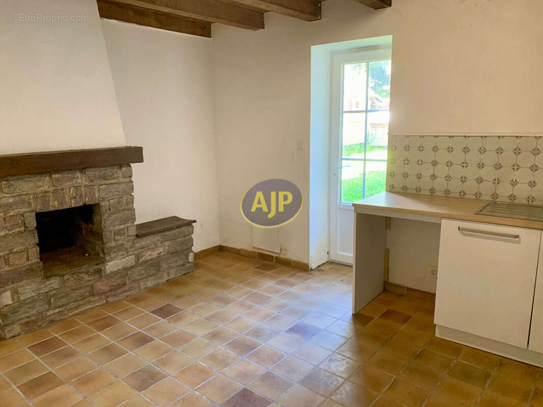 Maison à LA CHAPELLE-DE-BRAIN