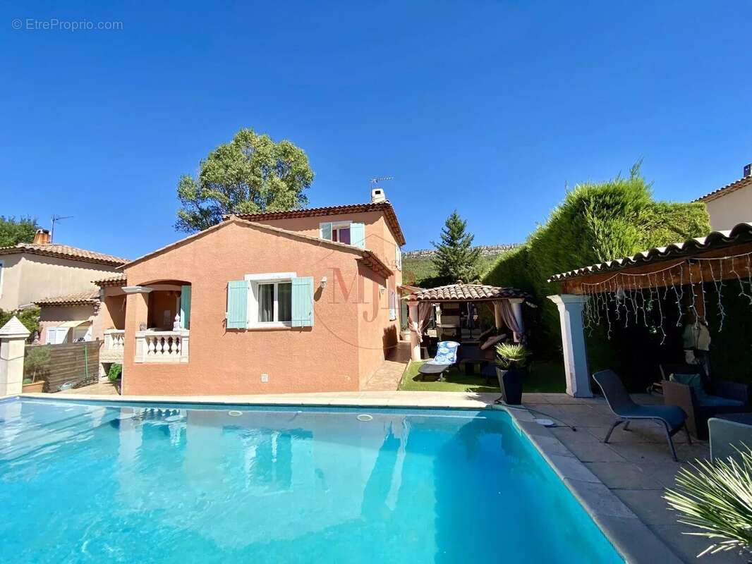 Chateauneuf le rouge chaleureuse maison familiale  commodites a pied - photo 29