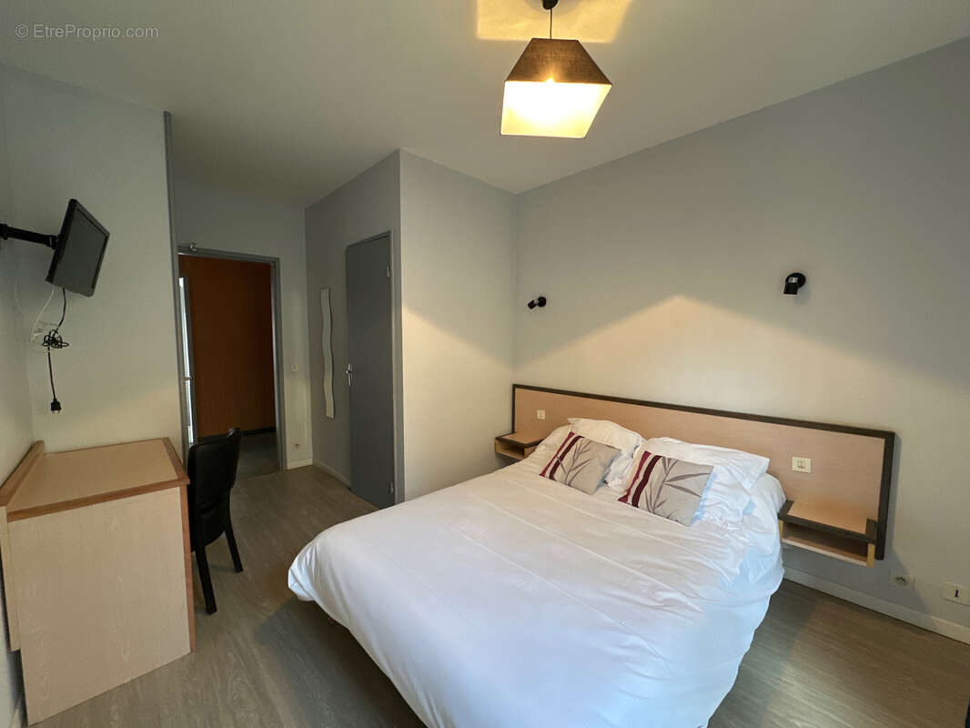 Commerce à DECAZEVILLE