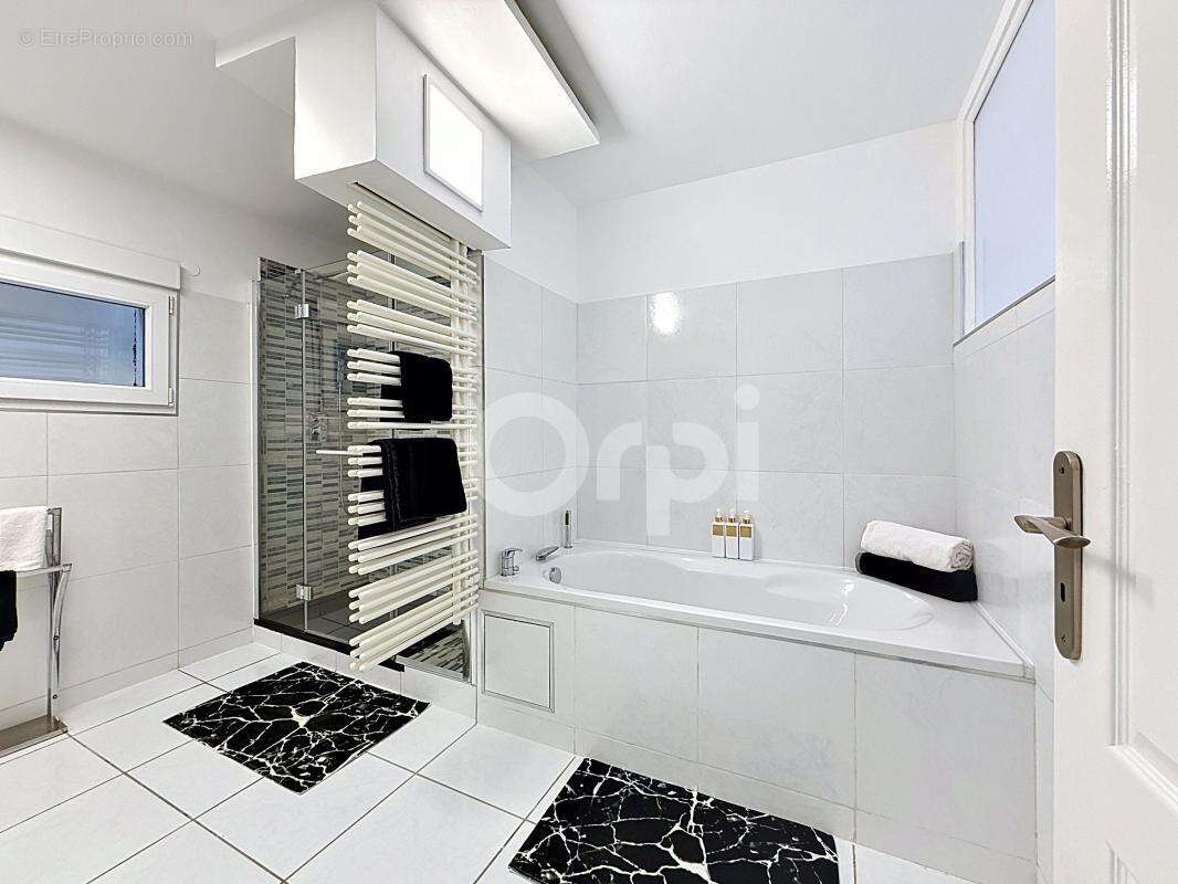 À vendre - Maison Familiale de 253m² avec appartement indépendant - 618 000€ FAI - photo 32