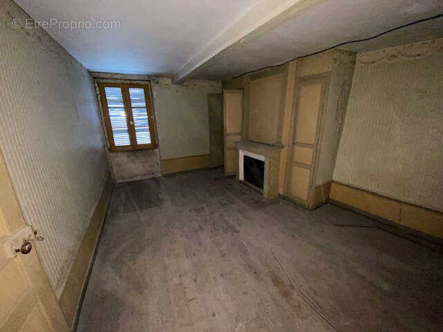 Maison à MARINGUES