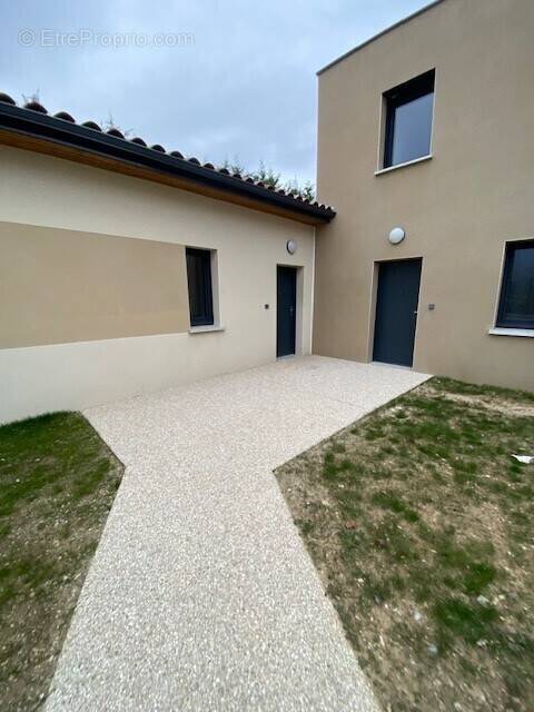 Appartement à MONTELIER