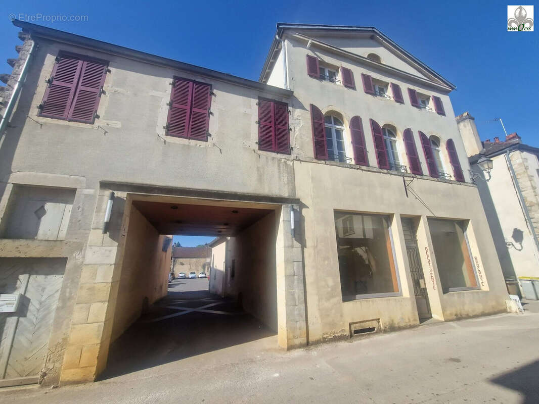 Commerce à SAVIGNY-LES-BEAUNE