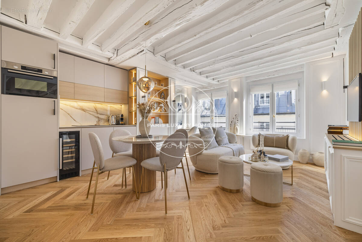 Appartement à PARIS-1E