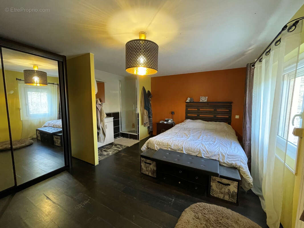 Maison à MORNAS