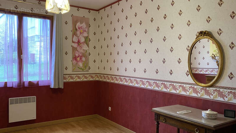 Maison à PACY-SUR-ARMANCON