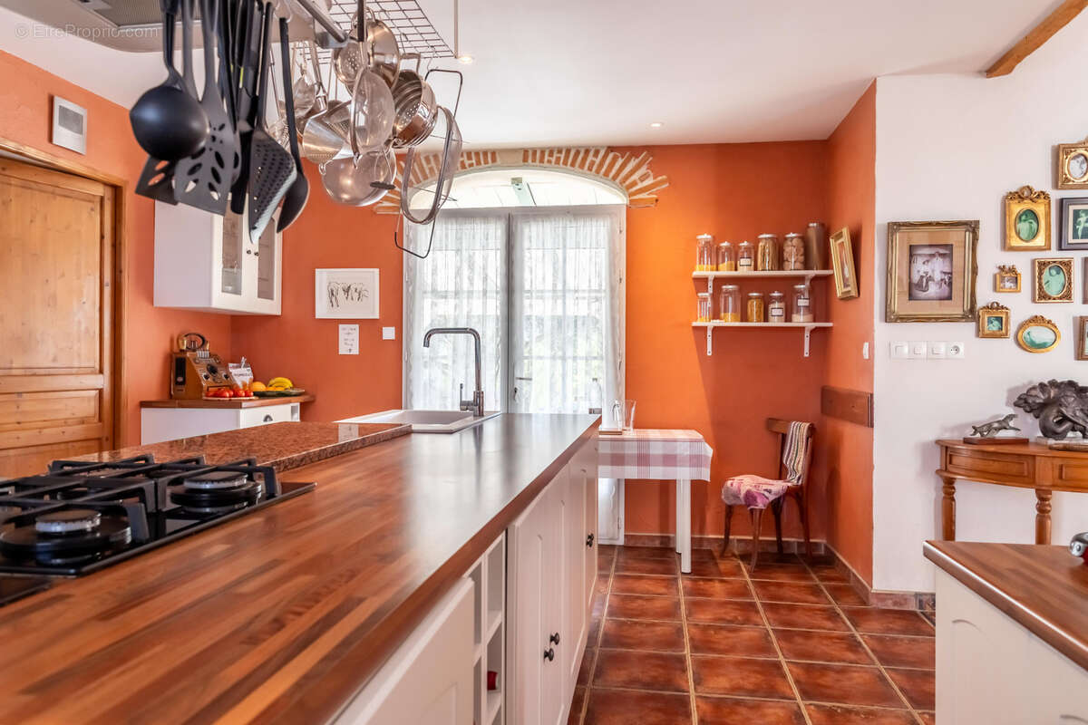 Propriété de campagne avec piscine, annexe, terrain, garage et lac - photo 29