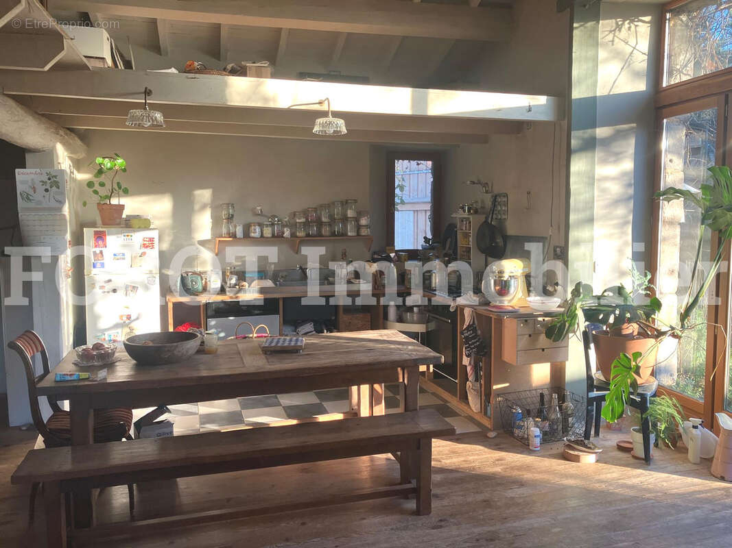 Maison à SAINT-BASILE