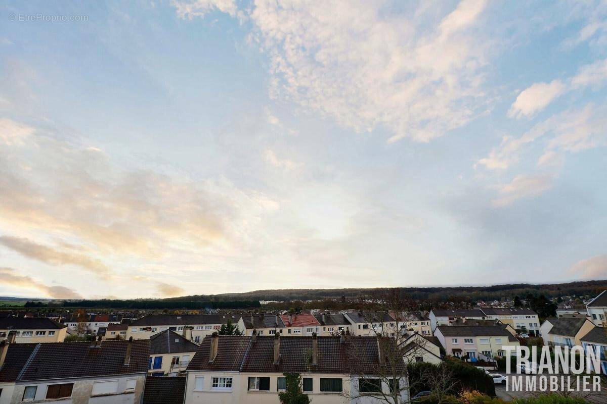 Appartement à LES CLAYES-SOUS-BOIS