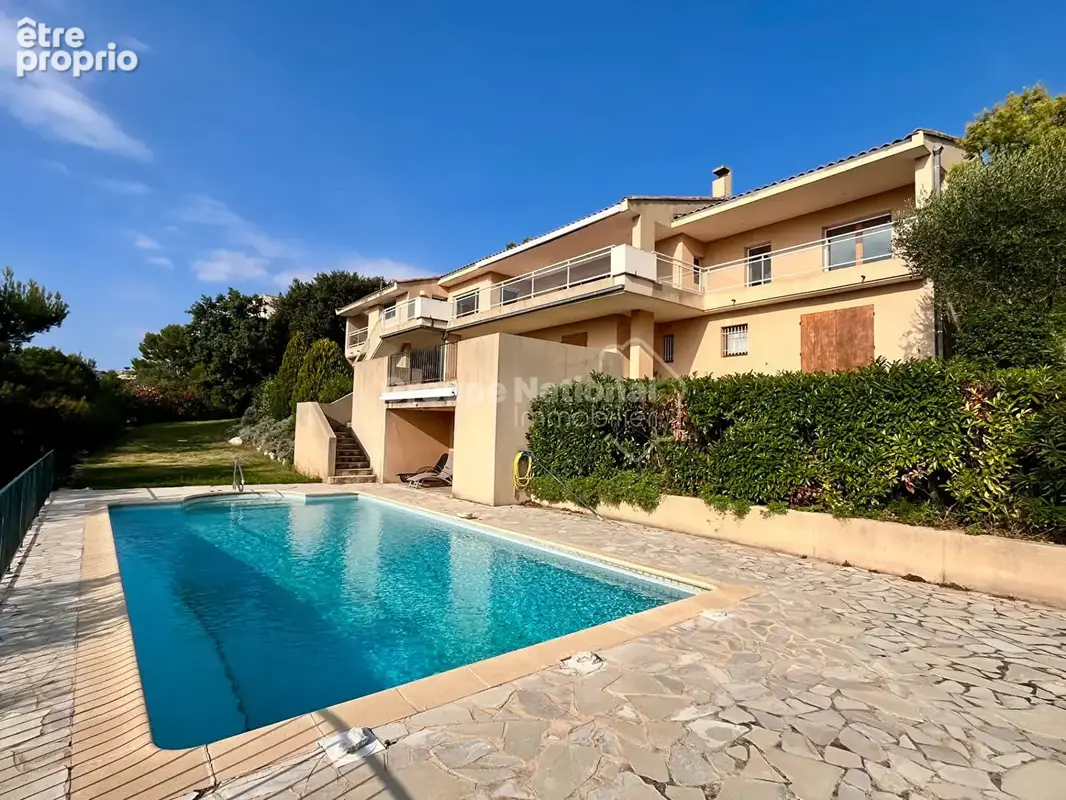 Maison avec vue, Villeneuve-Les-Avignon 7 pièce(s) 268.99 m2  sur terrain de1369 m2 avec piscine et double garage - photo 3