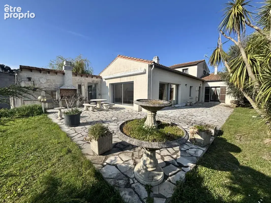 Maison 5 pièces 205 m² à vendre à Saint-Augustin (17570) - photo 1