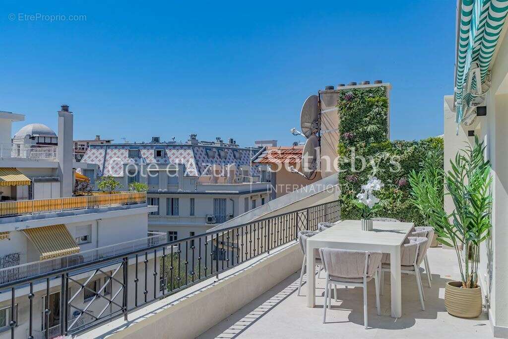 Dernier étage rénové avec terrasse au cœur du Carré d'Or - photo 13