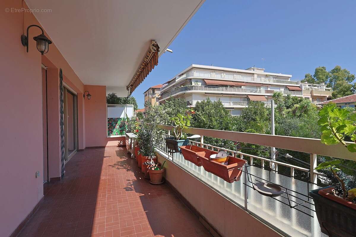 Viager occupé – juan-les-pins – spacieux 2 pièces avec grande terrasse - photo 5