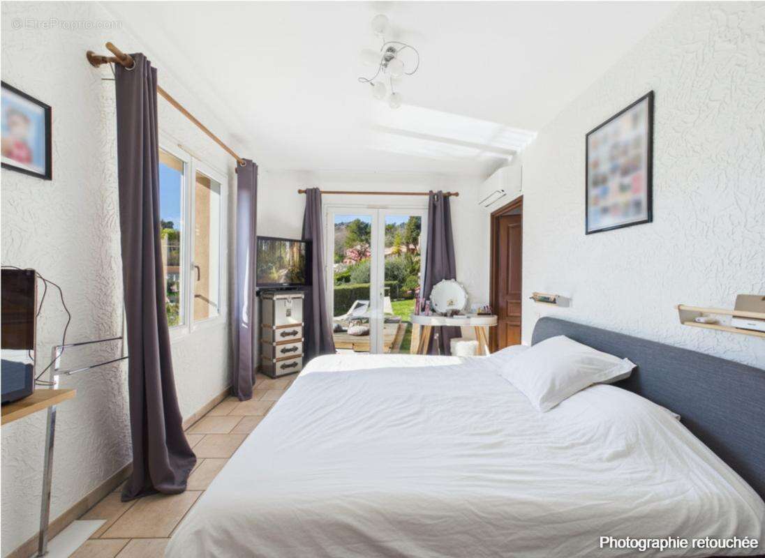 Maison à CHATEAUNEUF-GRASSE