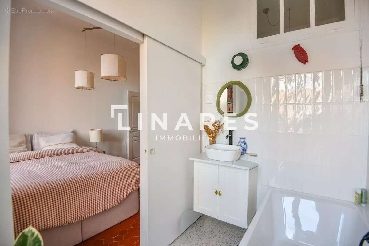 Appartement à MARSEILLE-5E