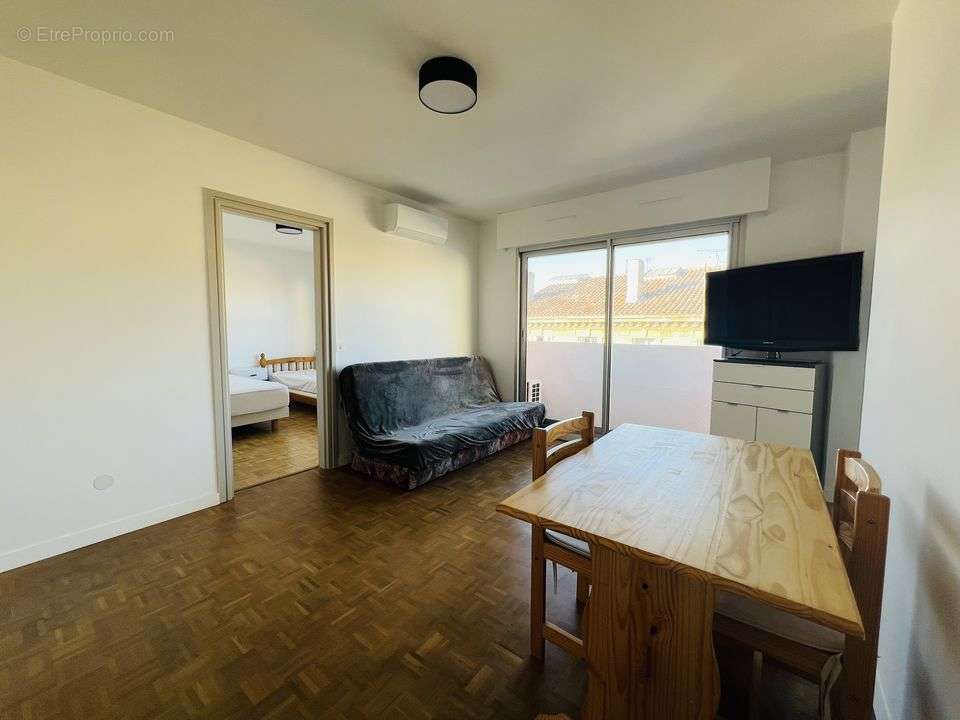 clairimmo T2 appartement 5 avenues dernier étage séjour - Appartement à MARSEILLE-4E