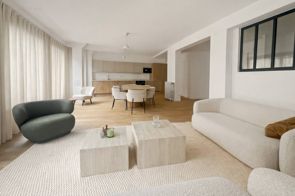 Appartement à PARIS-16E