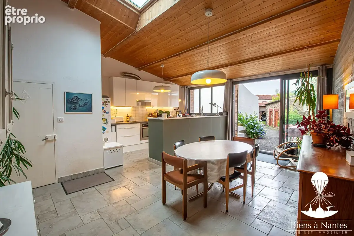 A VENDRE MAISON de VILLE 8 pièces Le Loroux Bottereau 182 m2 - photo 3