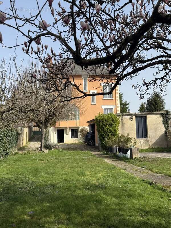 Maison à BRIENON-SUR-ARMANCON