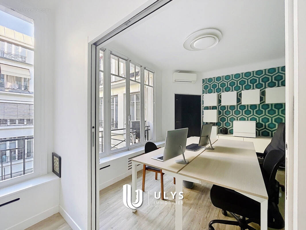 Commerce à PARIS-8E