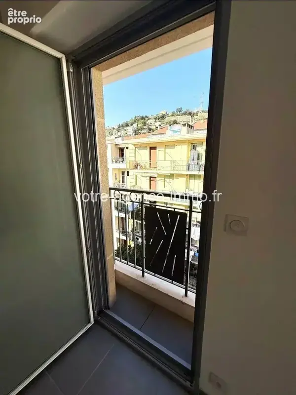 NICE NORD — Studio de 24 m² avec balcon de 7 m², résidence récente de standing - photo 11