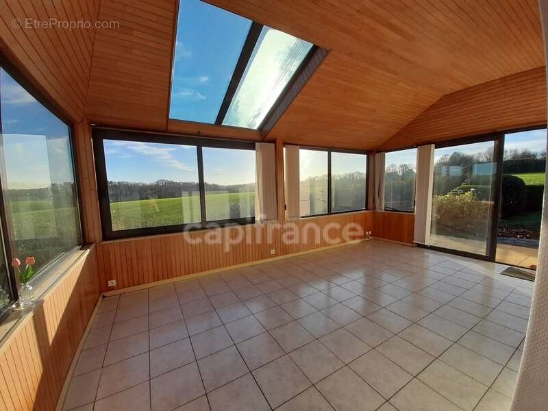 Maison à vendre 6 pièces QUEMENEVEN (29180) 157.79 m2- 4 chambres - 1 sous-sol total- 1 véranda - parcelle de 1080m2 - photo 2