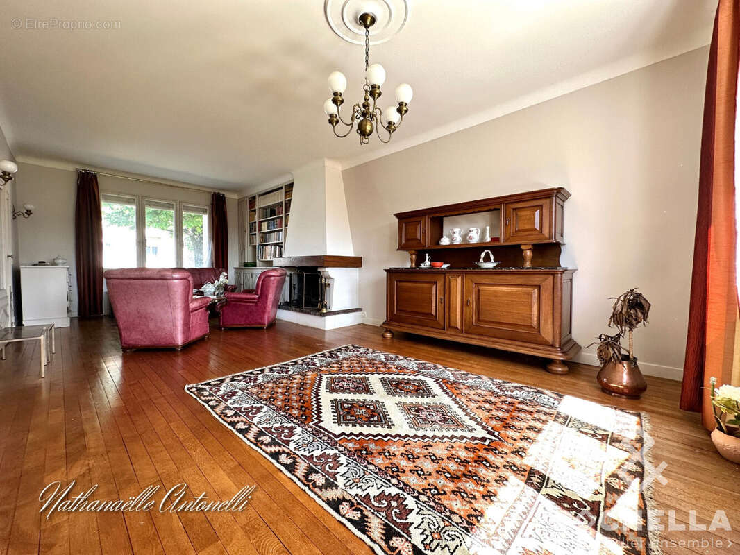 Maison 233 m² à Saint-Jean-D'angely  - photo 4