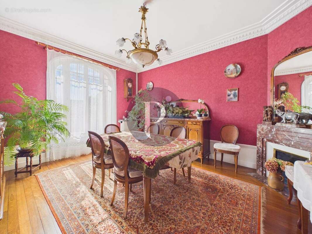 Maison à VERRIERES-LE-BUISSON