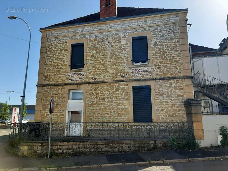 Maison à GUEUGNON