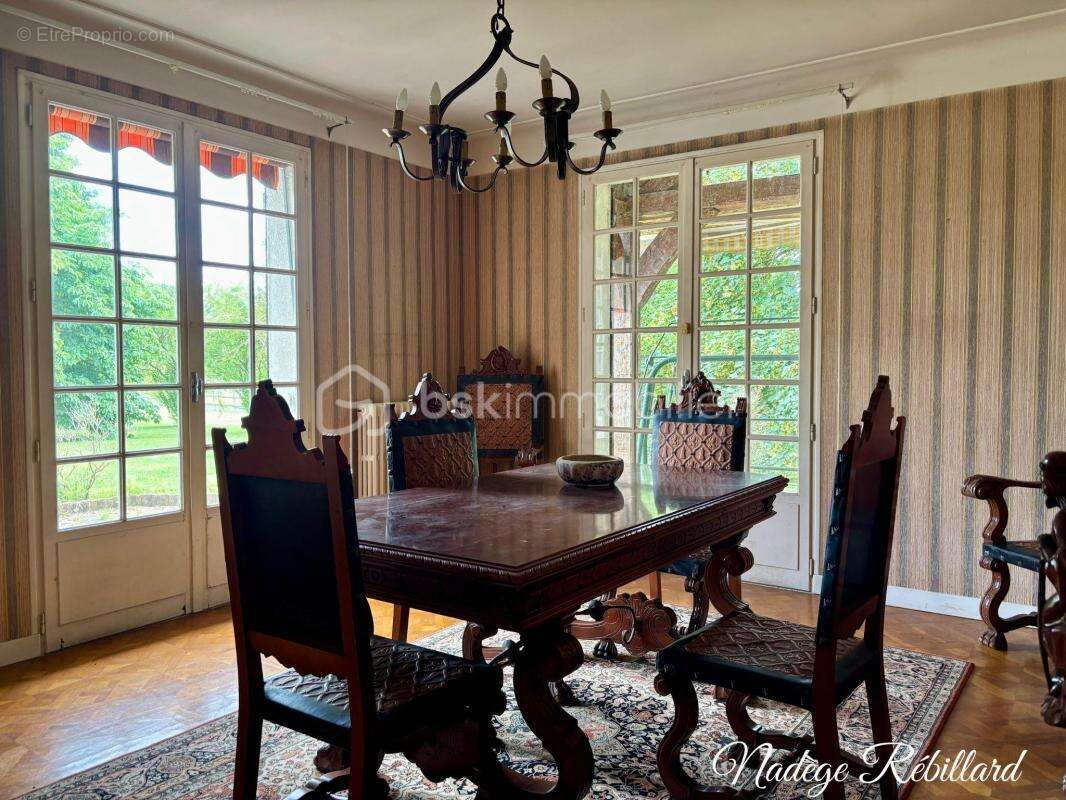 Maison à POUY-SUR-VANNES