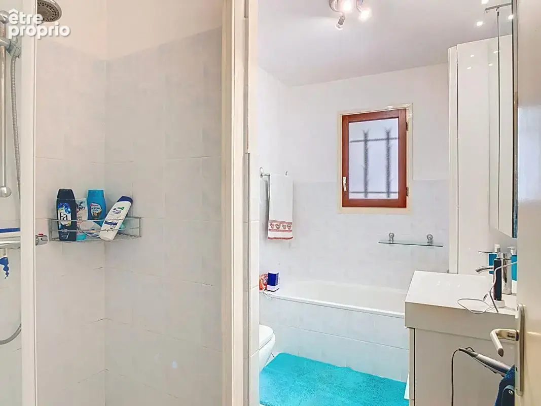 Maison de plain-pied avec piscine et garage - photo 10