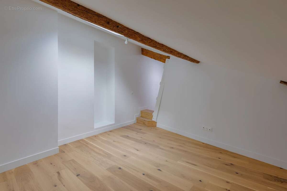 Appartement à SAINT-GENIS-LAVAL