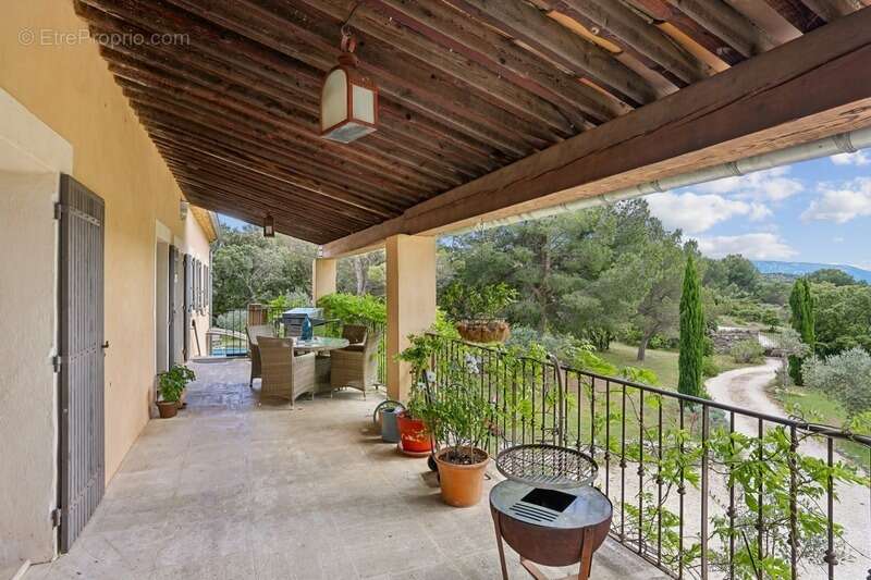 Maison à GORDES