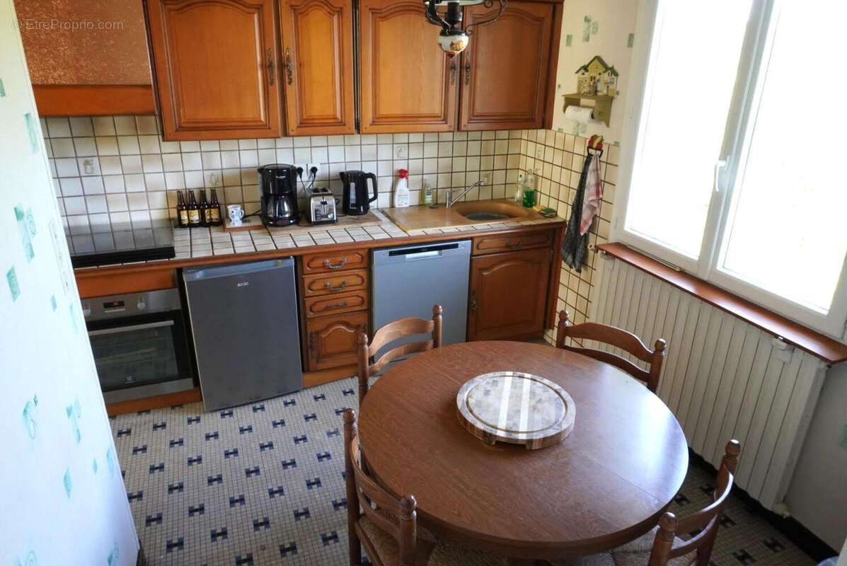 Maison de village à Mauprevoir, Jardins, Garage, Dépendances, Proche des Commerces, 3 Chambres, 2 Salles de Bains - photo 11