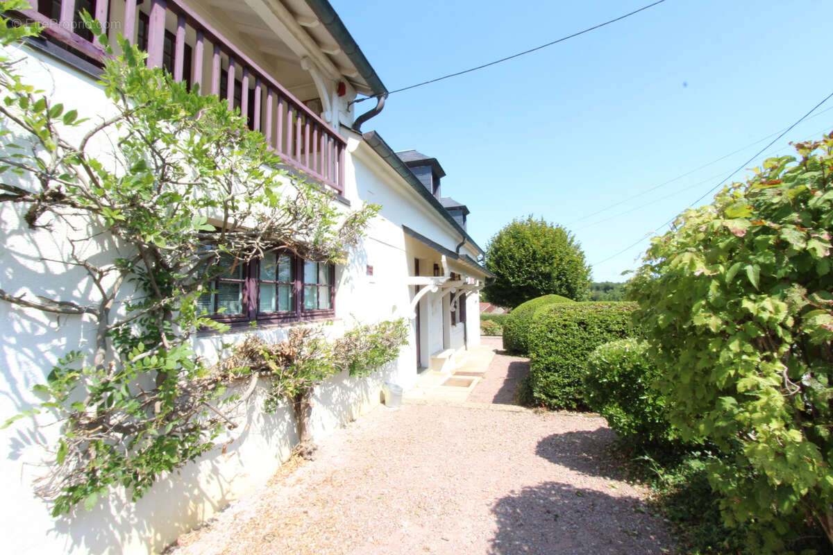 Maison à SAINT-AUBIN-LES-FORGES