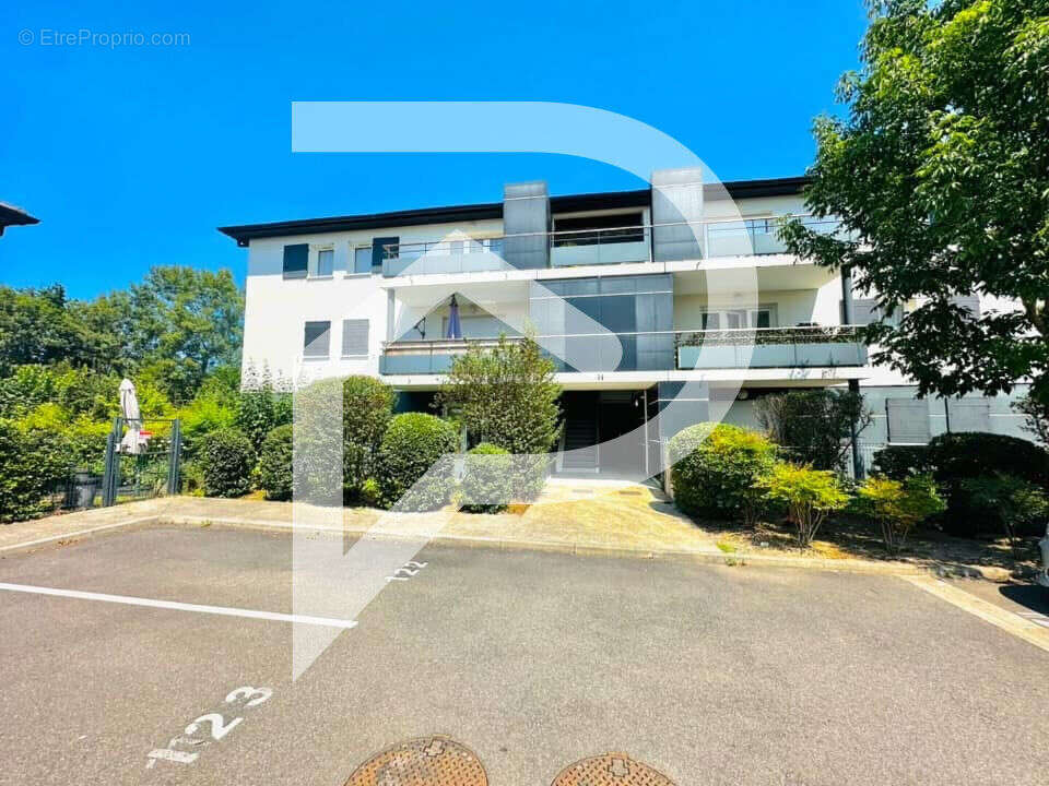 Appartement à LONS