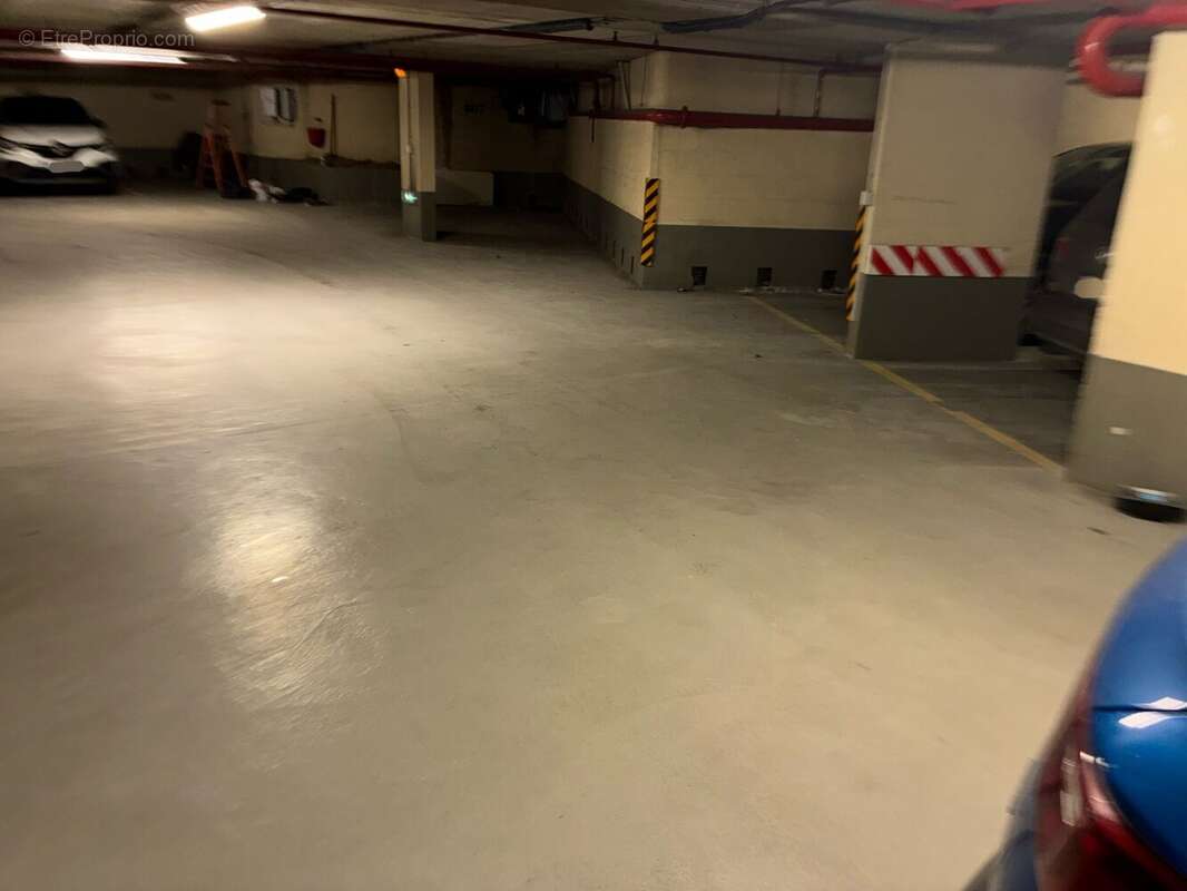 Parking à NEUILLY-SUR-SEINE