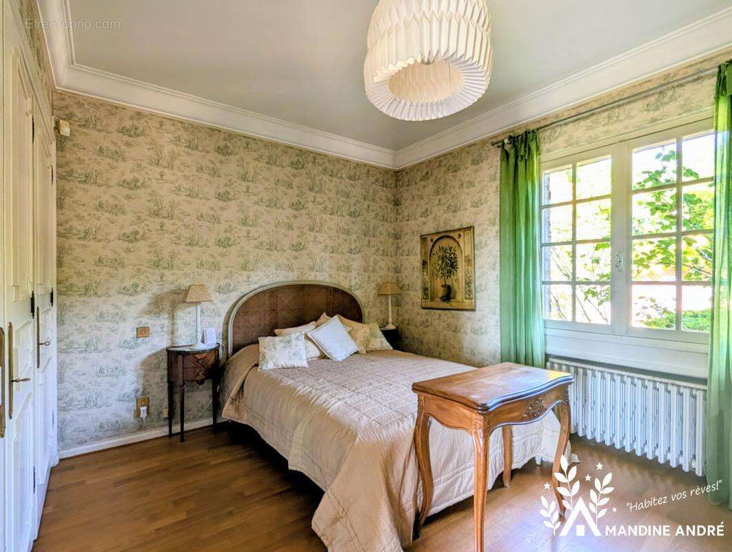 Maison 251 m² à Saint-Bernard  - photo 10