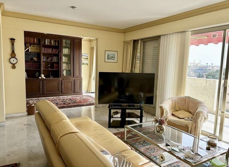 Appartement à VALLAURIS