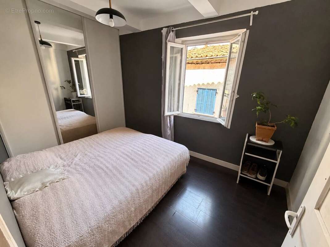 Appartement à PUGET-THENIERS