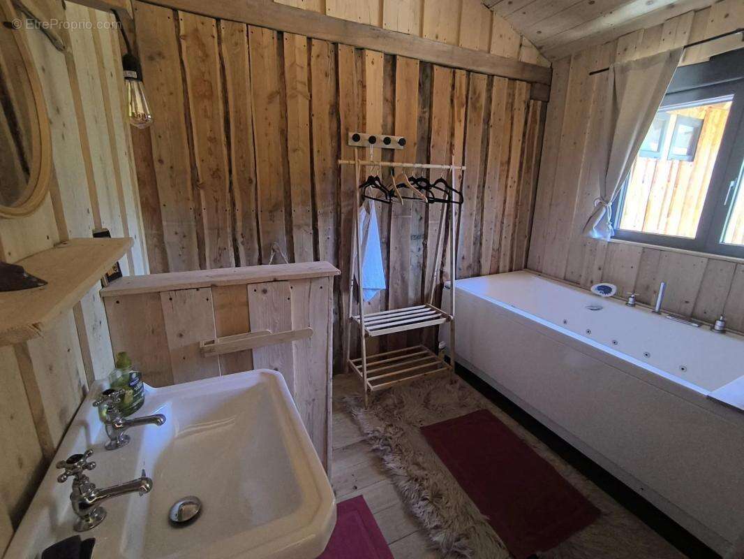 Maison à GREOLIERES