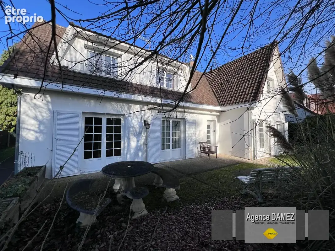 Maison de 8 pièces à 4 minutes de Dourdan, 200 m² avec sous-sol, garage, et grand terrain de 1723 m² - photo 2
