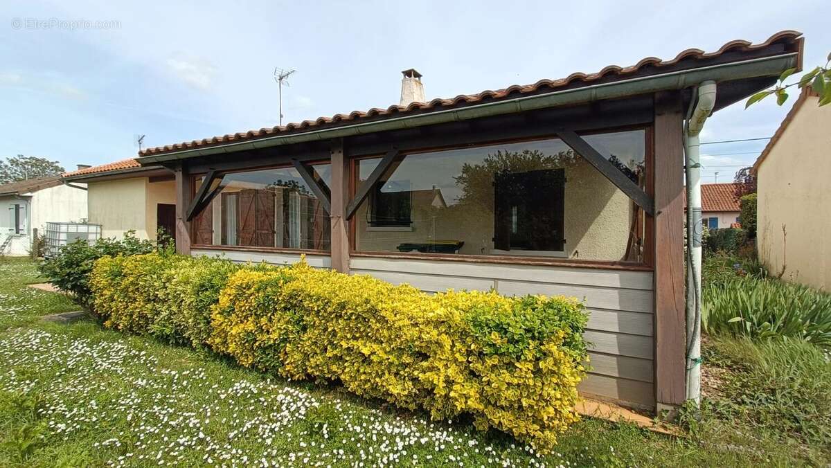 Maison à AYRON