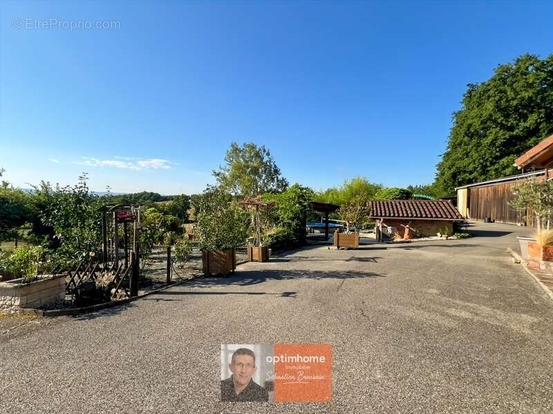 Propriété de caractère sur près de 2 hectares - Calme absolu et sans vis-à-vis - photo 6